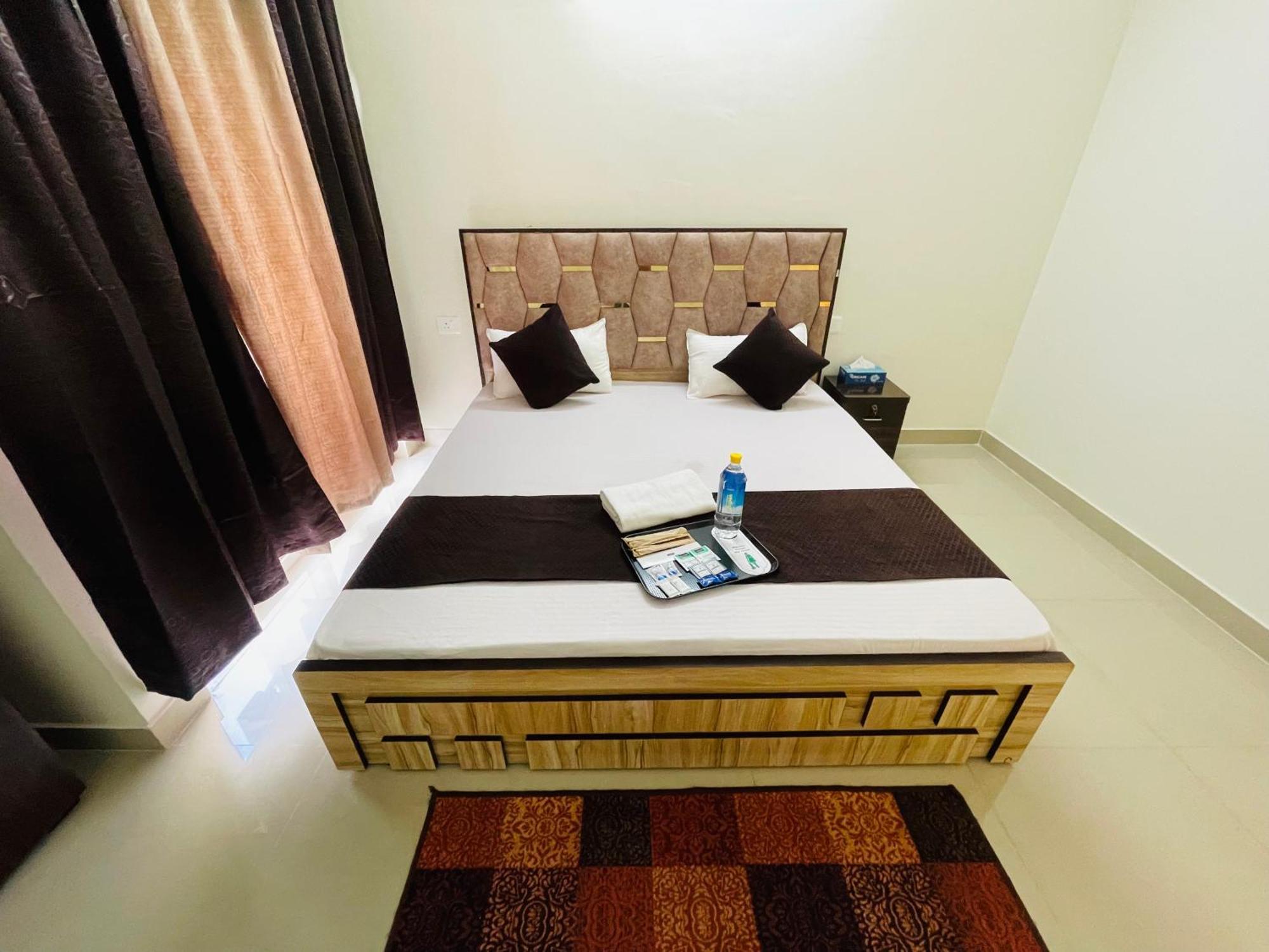 Atulyam Stays Sushant Golf City Lucknow Exterior foto
