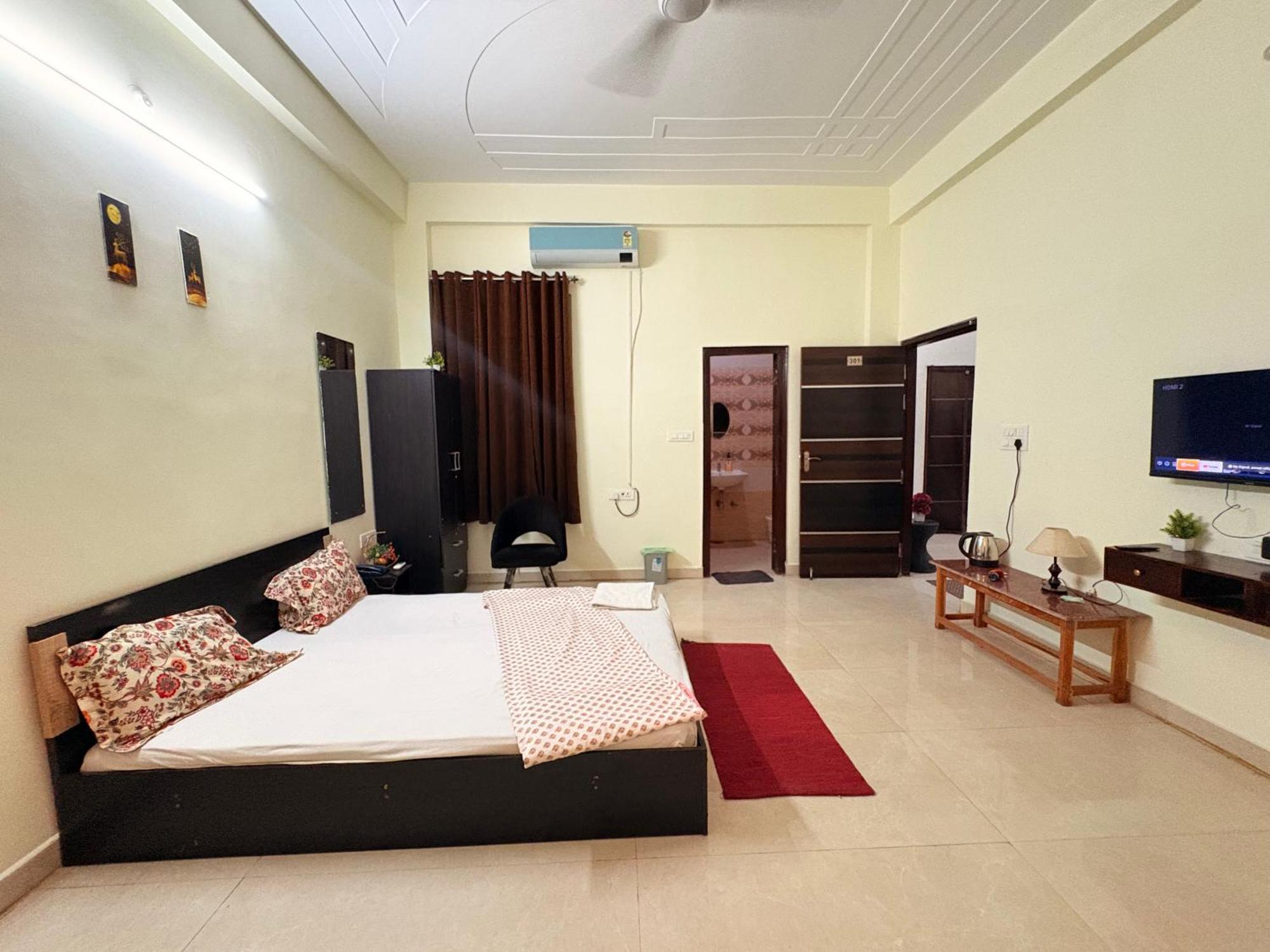 Atulyam Stays Sushant Golf City Lucknow Exterior foto